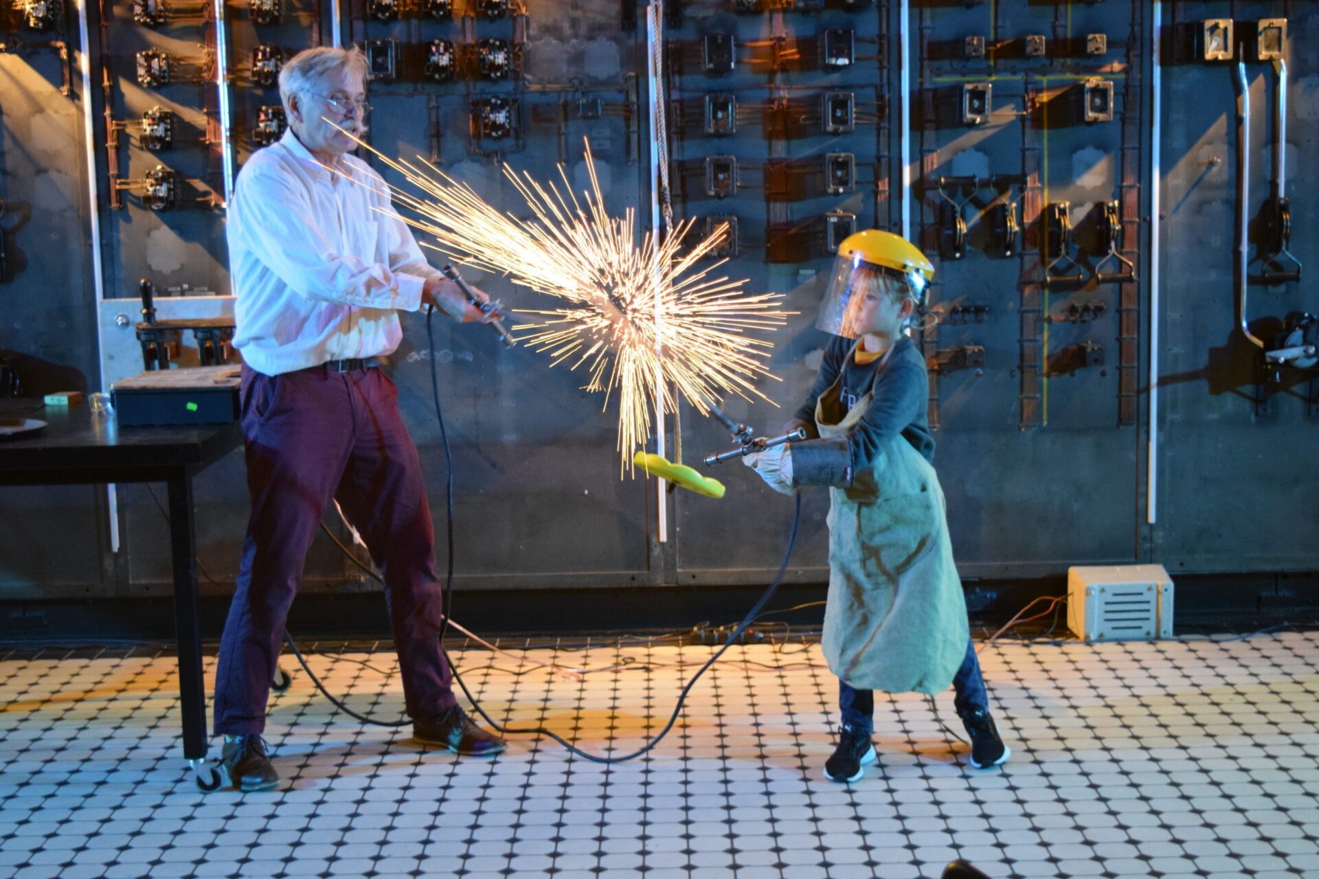 Too õpilased Energia Avastuskeskusesse avastusretkele!