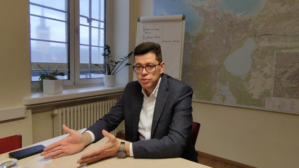 Tallinn tõstab kvalifitseeritud haridustöötajate töötasu alammäärasid