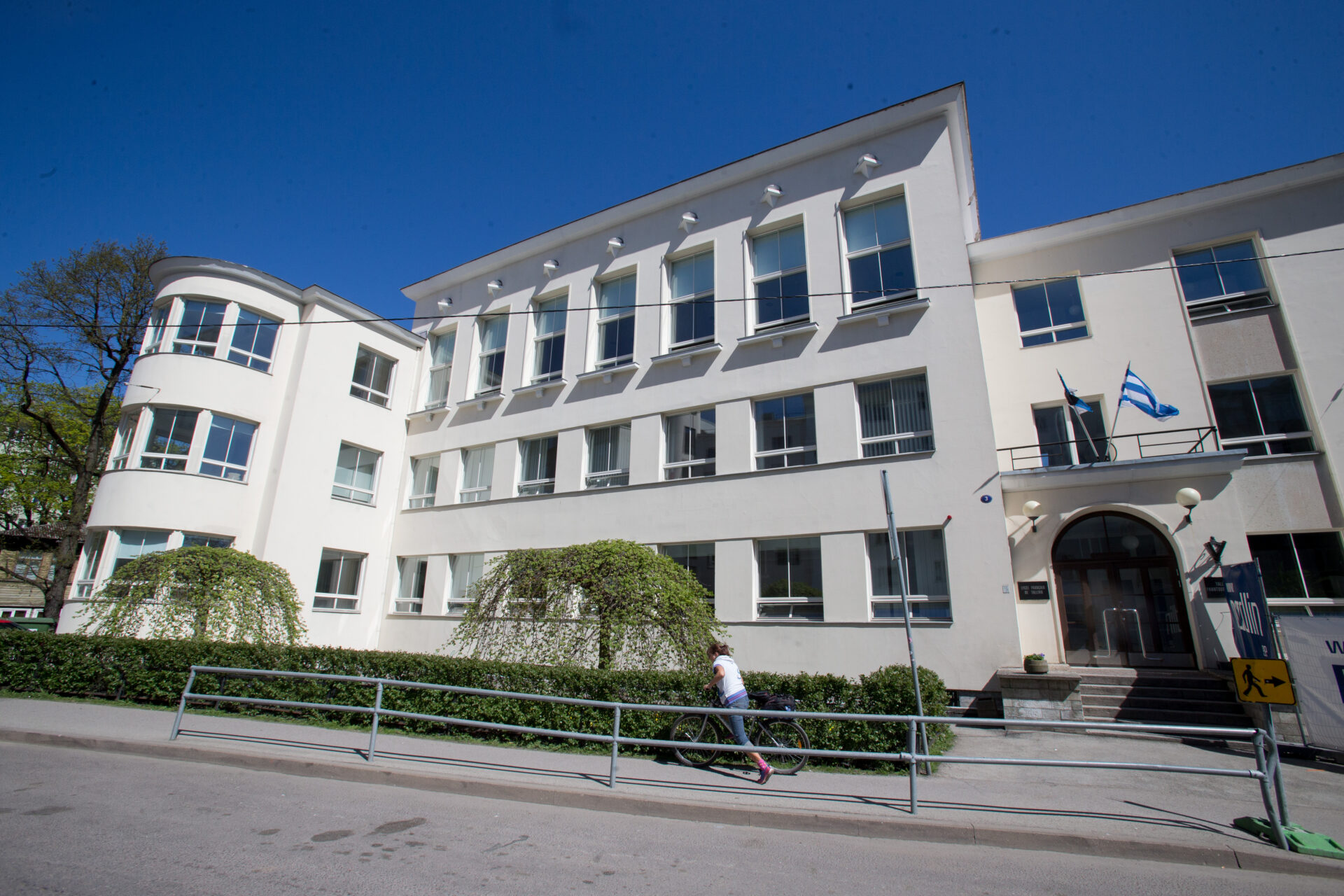 Võõrkeeli õpiti edukalt ka raudse eesriide varjus