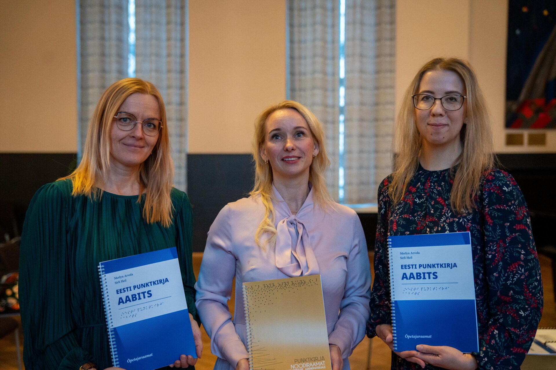 Pimedatel lastel on nüüd oma punktkirjas aabits ja noodiraamat