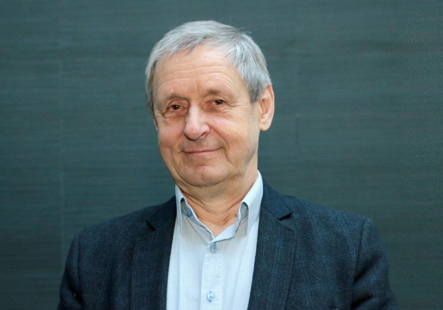 EESTI HARIDUS 33 AASTAT PÄRAST ISESEISVUSE TAASTAMIST ⟩ Seest siiruviiruline, pealt kullakarvaline. See on Eesti haridus