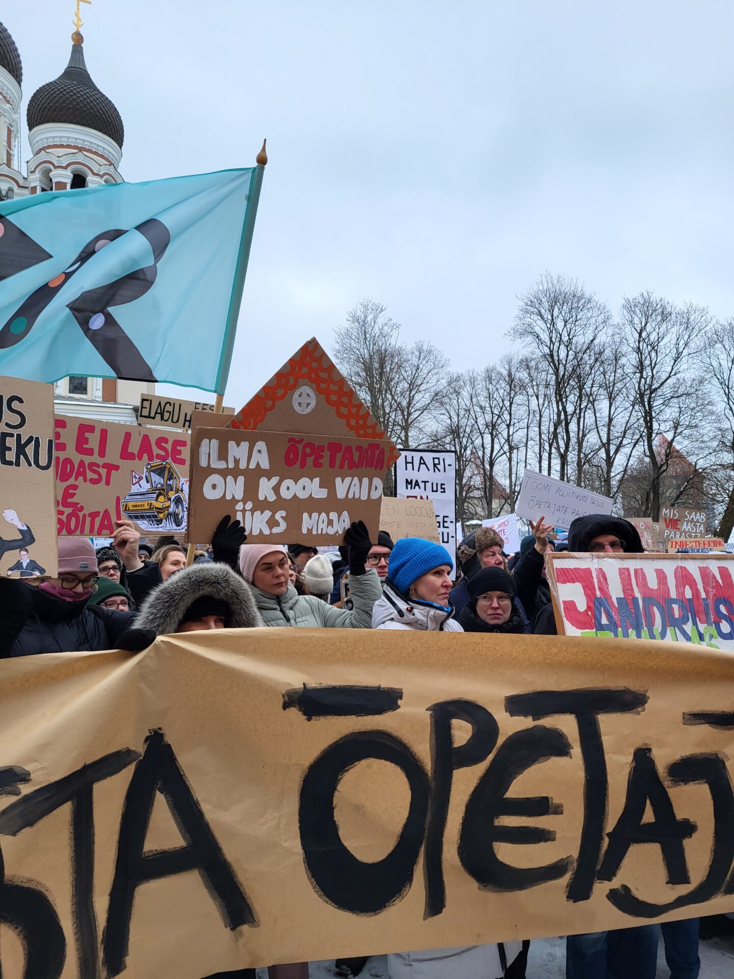 GALERII ⟩ Algas tähtajatu haridustöötajate streik