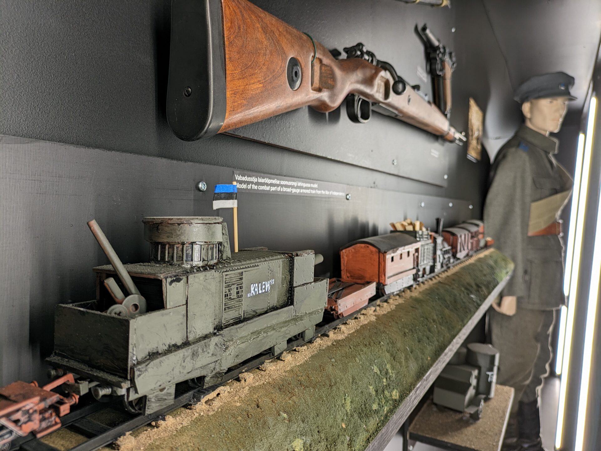 Eesti Sõjamuuseum tuleb suvel rändnäitusega külla