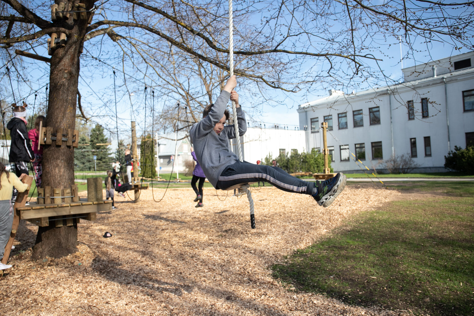 Uuring: Õuevahetund kutsub lapsed liikuma