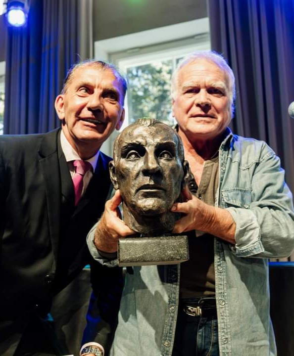 Koolijuht valati pronksi