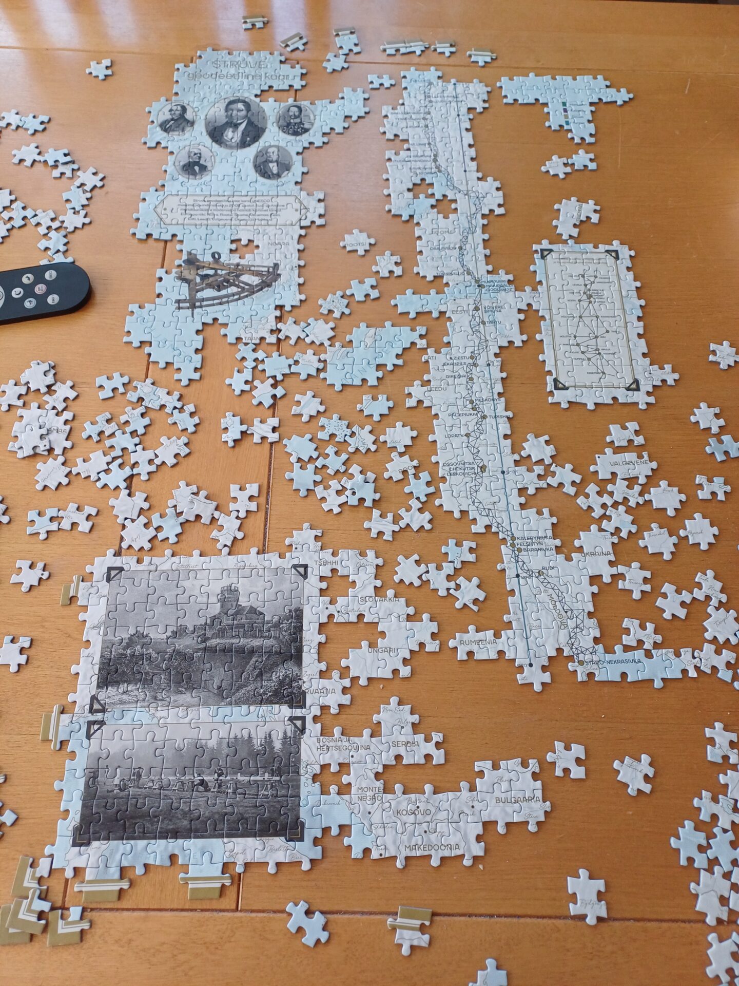 Struve geodeetiline kaar. UNESCO maailmapärand tuhandetükilise pusle ja vihikuna