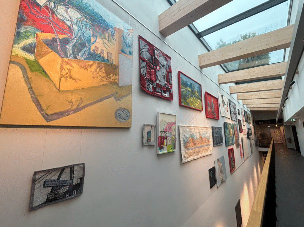 Pallase näitus ühendab õpetamise ja õppimise loomingulise dialoogi kaudu