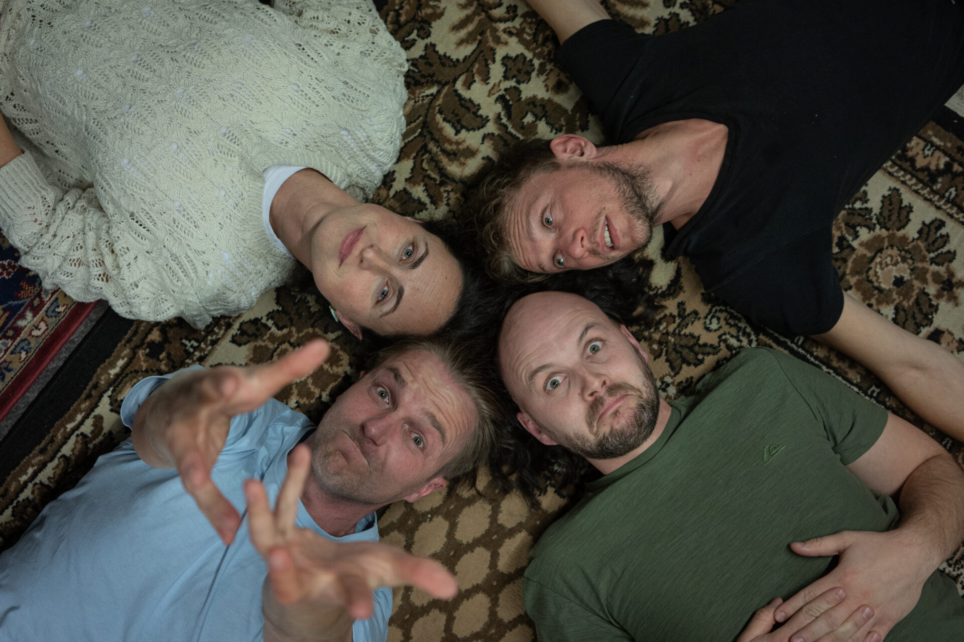 Viljandis jõuab esietenduseni menuka multifilmi „Must ja valge koer“ lavaversioon