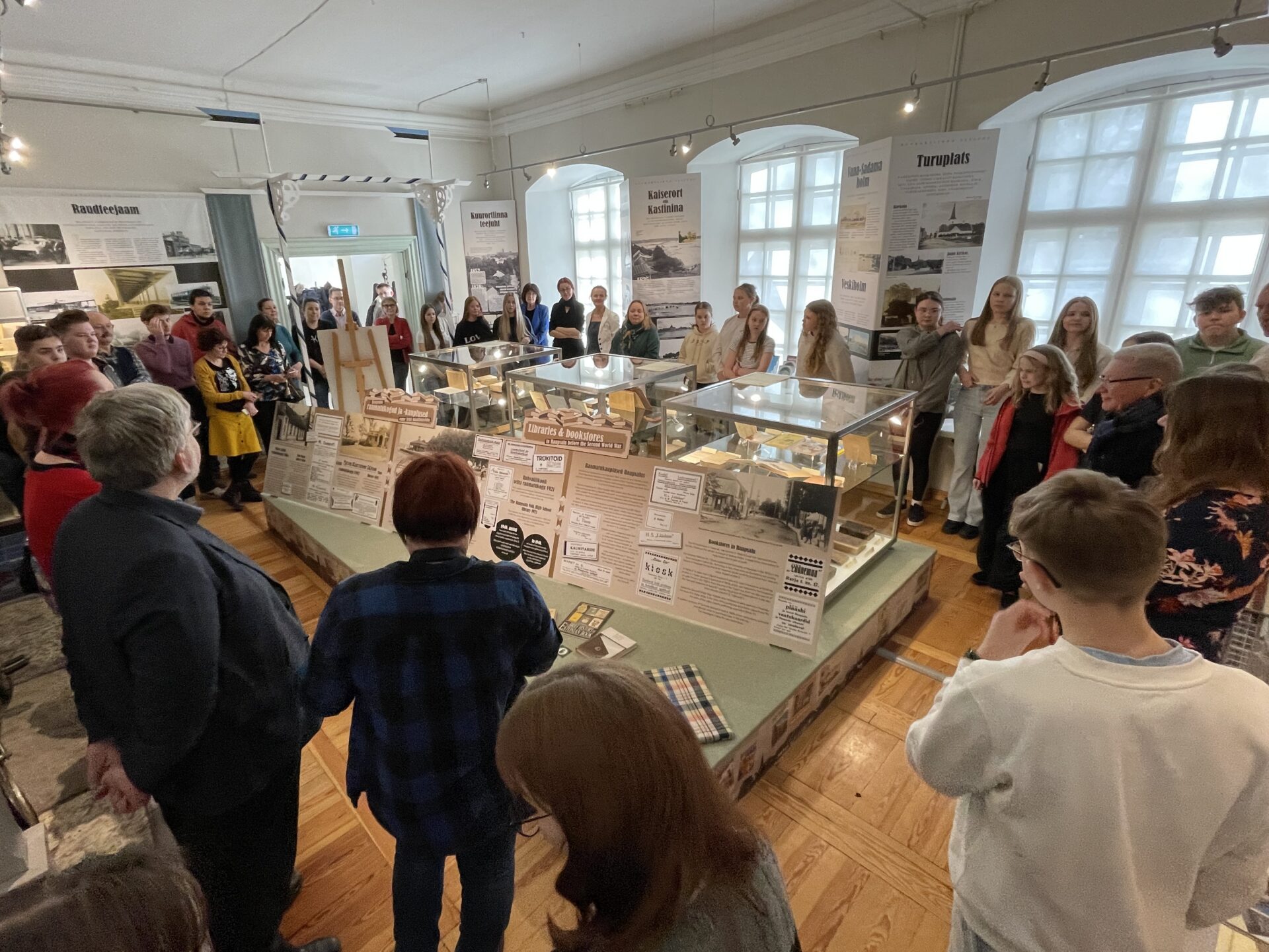 Õpilane tõi raamatukonkursile 400 aasta vanuse harulduse