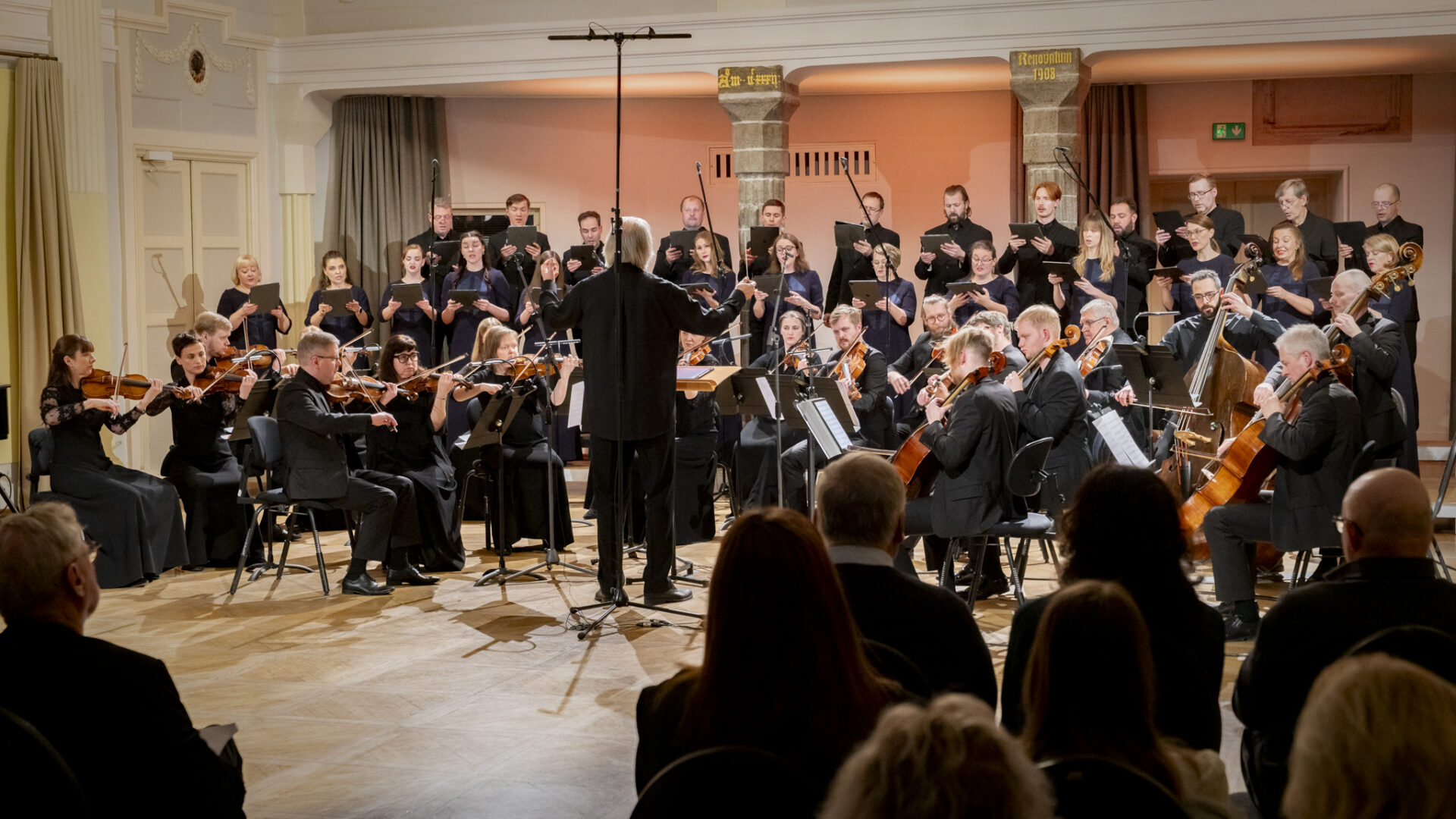 Eesti Filharmoonia Kammerkoor ja Tallinna Filharmoonia koostöös kultuurilehega Sirp kutsuvad noori osalema esseekonkursil klassikalisest muusikast