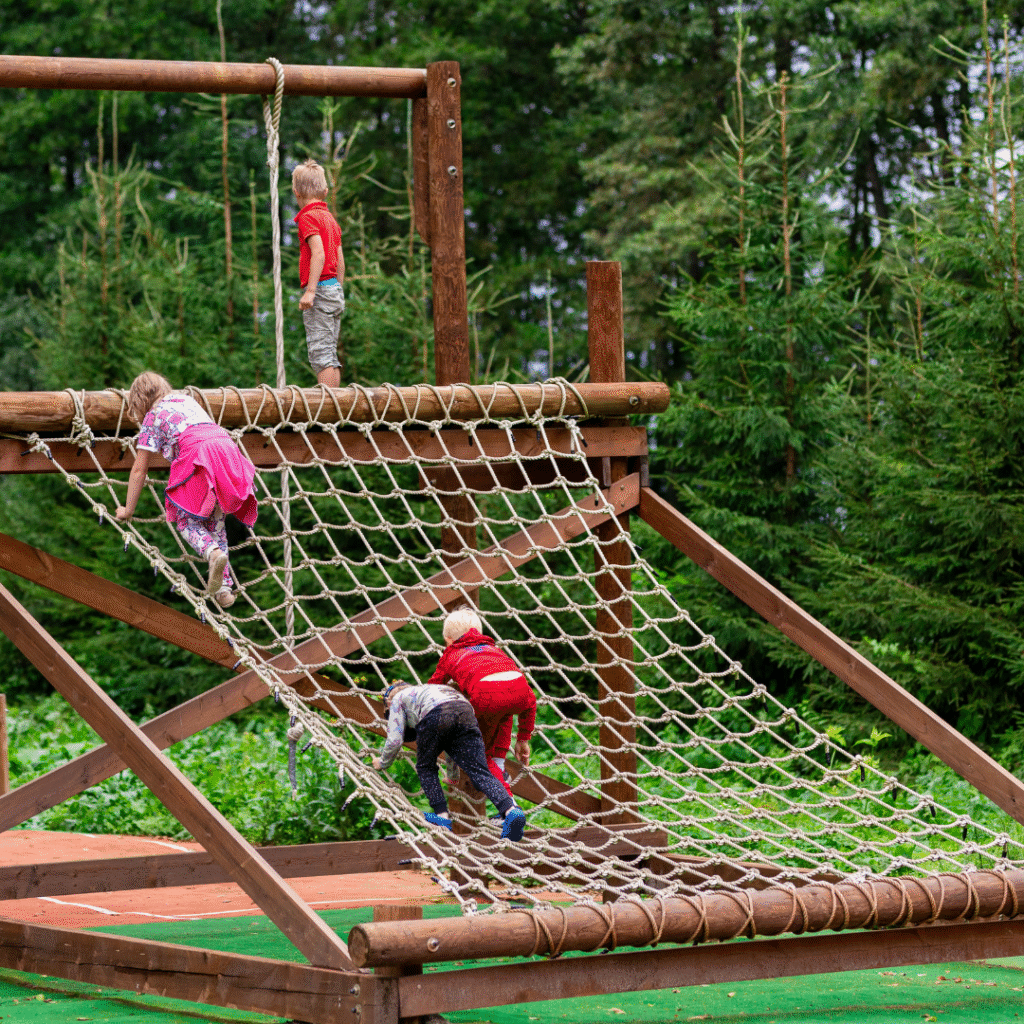 Seikluslik ja hariduslik kevadine koolireis: Vudila ja Jääaja Keskus ootavad õpilasi!