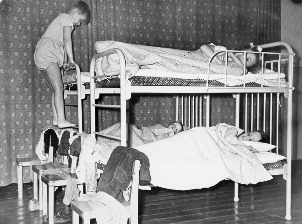 Eesti rahvuslik lasteaed 120