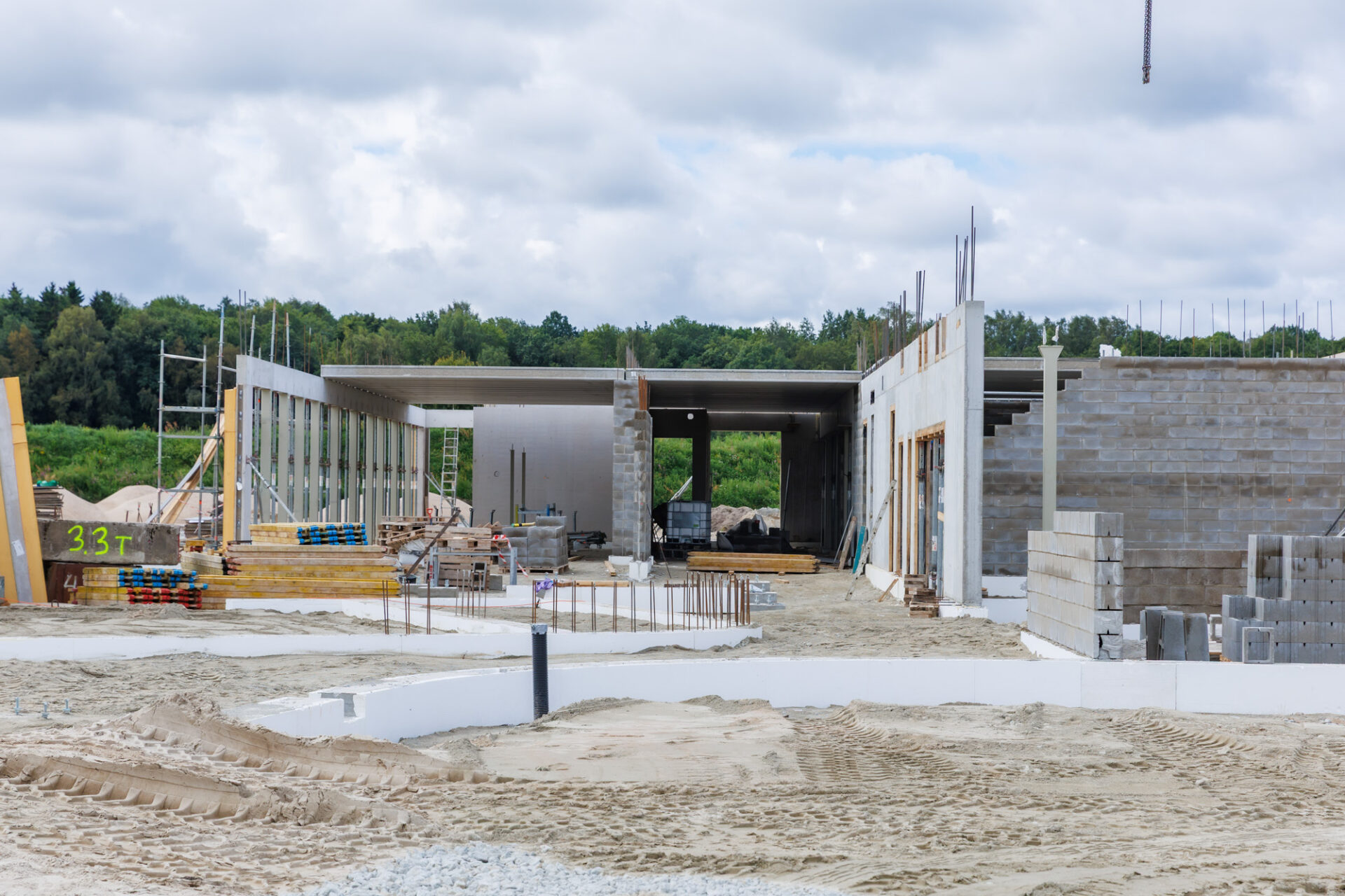 Tiskre Kool sai nurgakivi