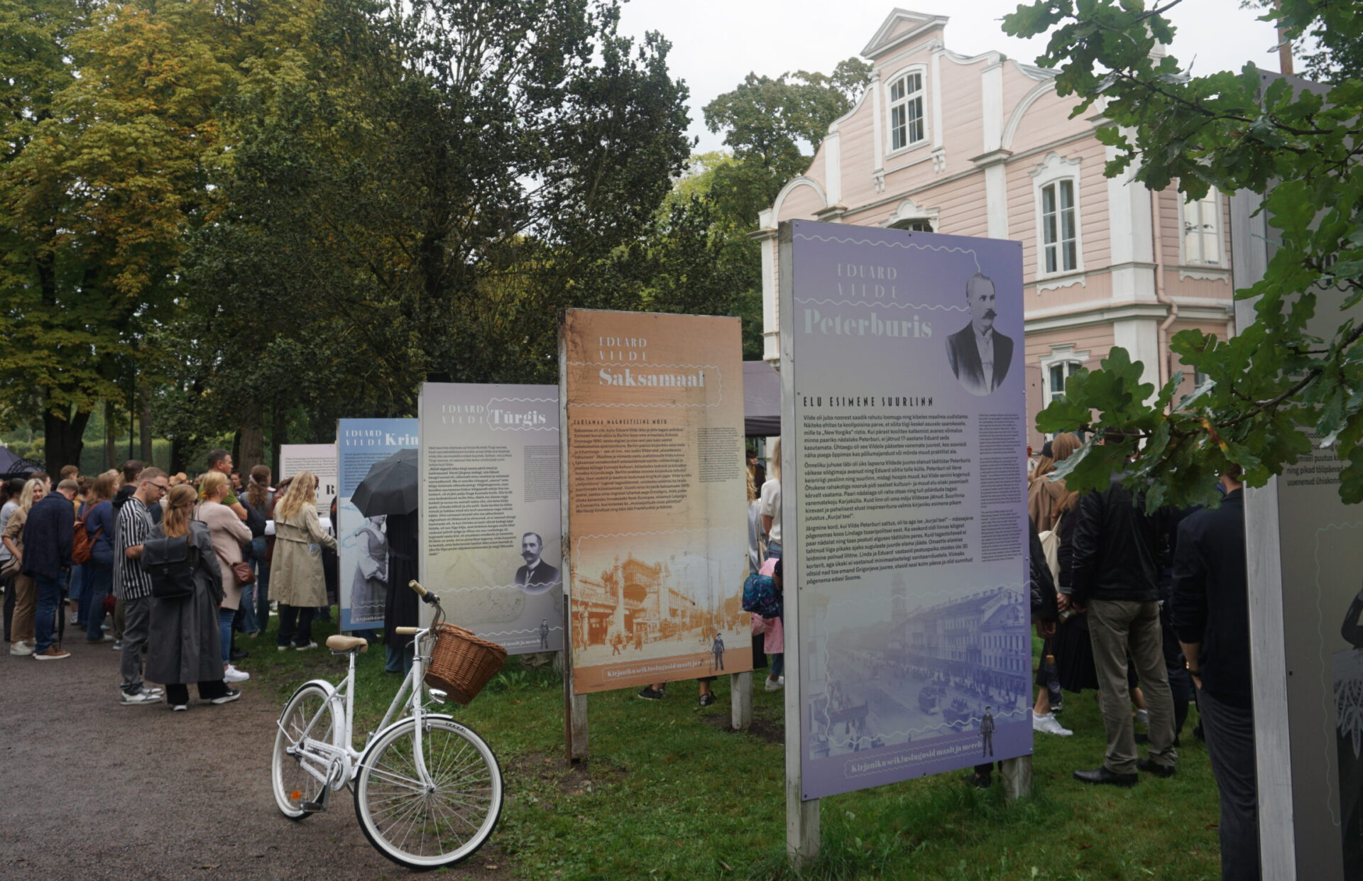Õpetajate Lehe vestlusring Kadriorus Kirjandustänava festivalil