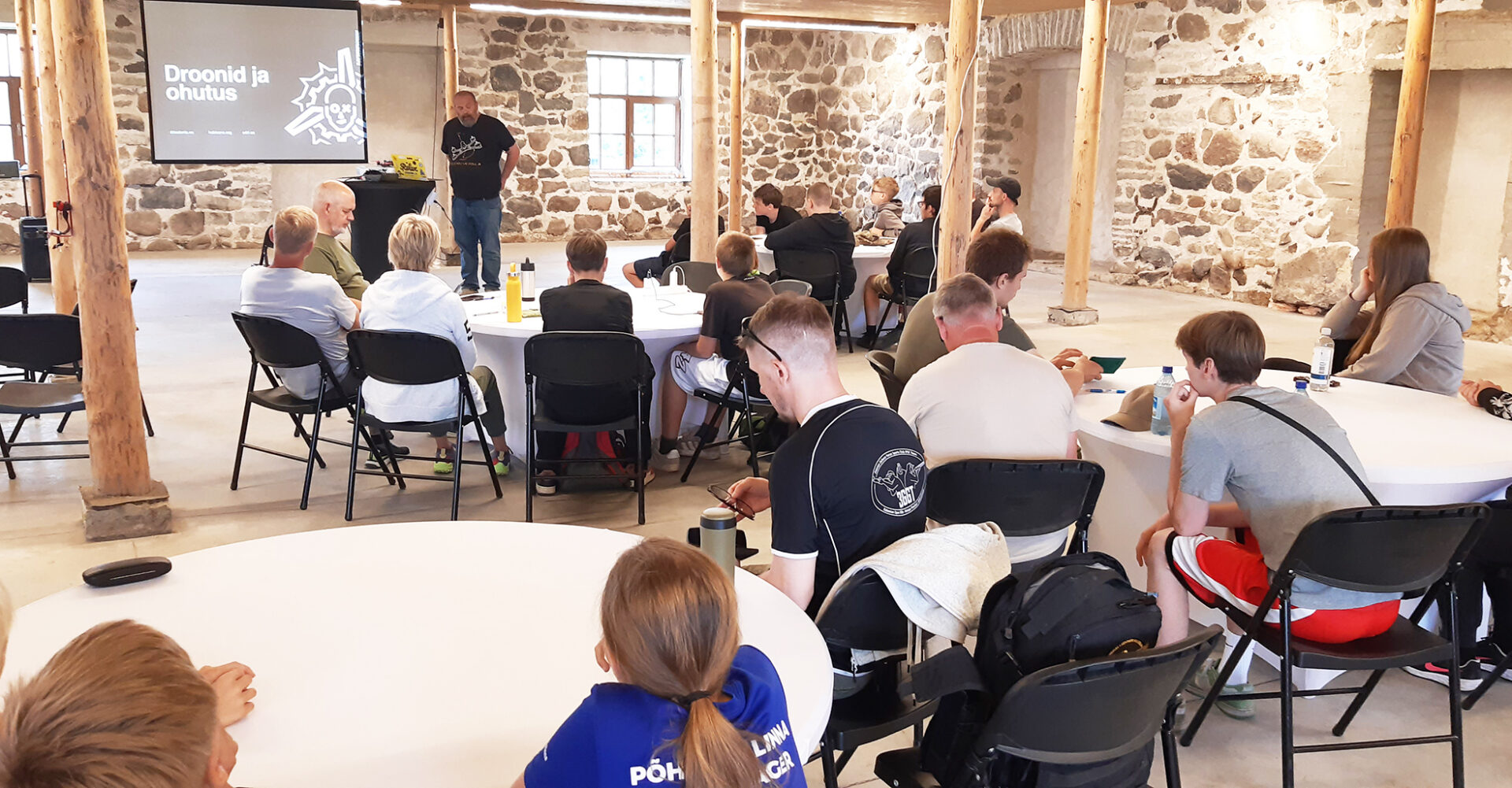 Tehnoloogiaharidus saab koolides uut hoogu koostöös lennundusekspertidega