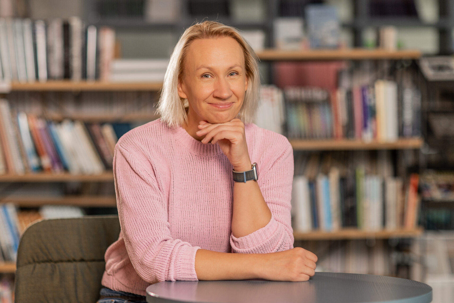 Silja Miks: „Näitlejaharidusest on õpetajatöös kasu“